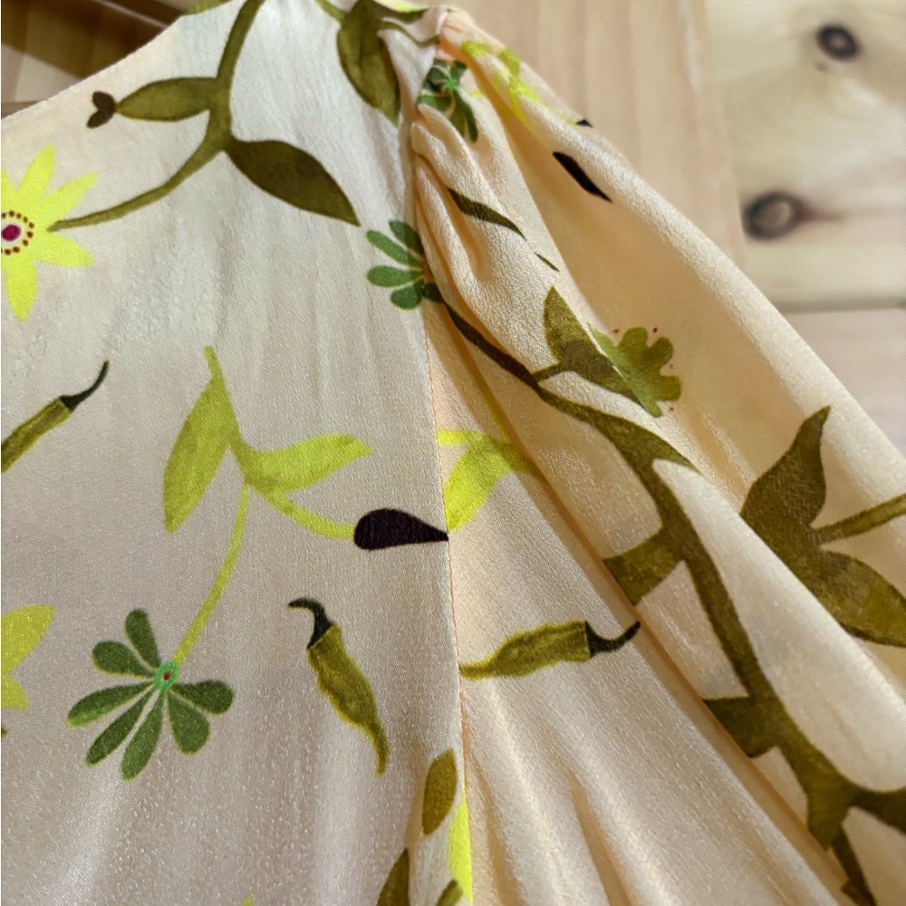 Anthropologie GUAPA Cream Peach and Green Floral Blouse. Size Medium - Picture 10 of 13